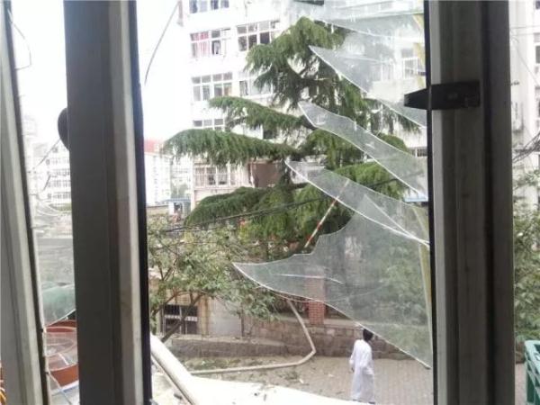 突發(fā)！青島一居民樓發(fā)生爆燃！已造1人死亡，7人受傷！3公里外有震感…